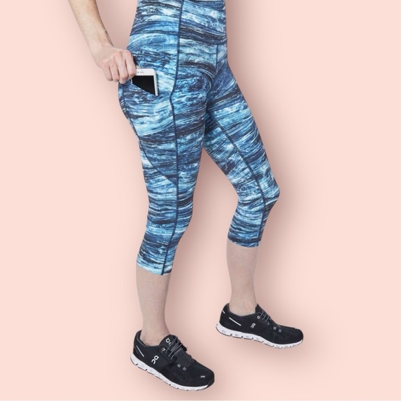 Lululemon‎ Fast & Free Crop II *Nulux 19" Shorelines Multi Blue size 4 - Picture 2 of 6